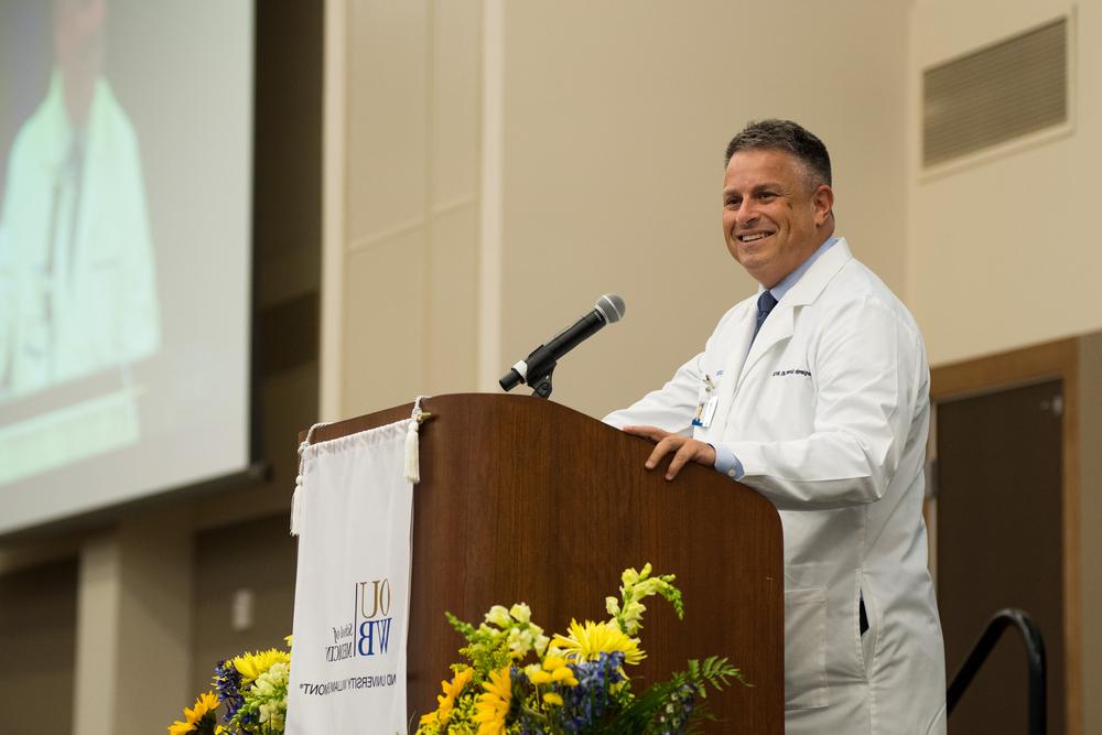 An image of Dr. Schwartz speaking at OUWB's 2022 White Coat Ceremony